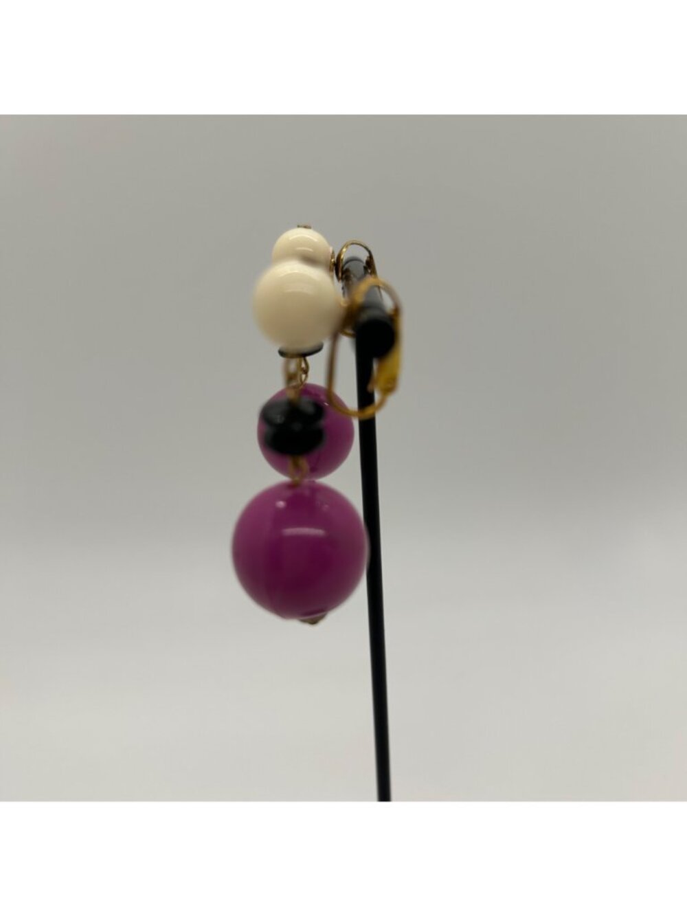 Vintage 1960s Dangle Earrings Clip-On Acrylic Pink White & Black Mod Design - Picture 8 of 12